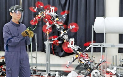 세계 첫 '드론 기반 로봇'…고층 빌딩 화재현장 출동한다
