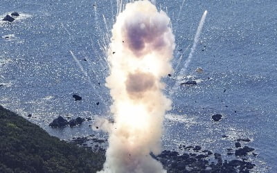 일본 열도 '충격'…첫 민간 로켓 5초 만에 '공중 폭발' [강경주의 IT카페]