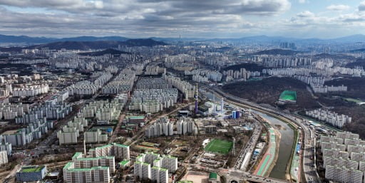 공사비 인상으로 재건축 분담금이 갈수록 늘고 있다. 서울 노원구의 재건축 단지 전경. /한경DB