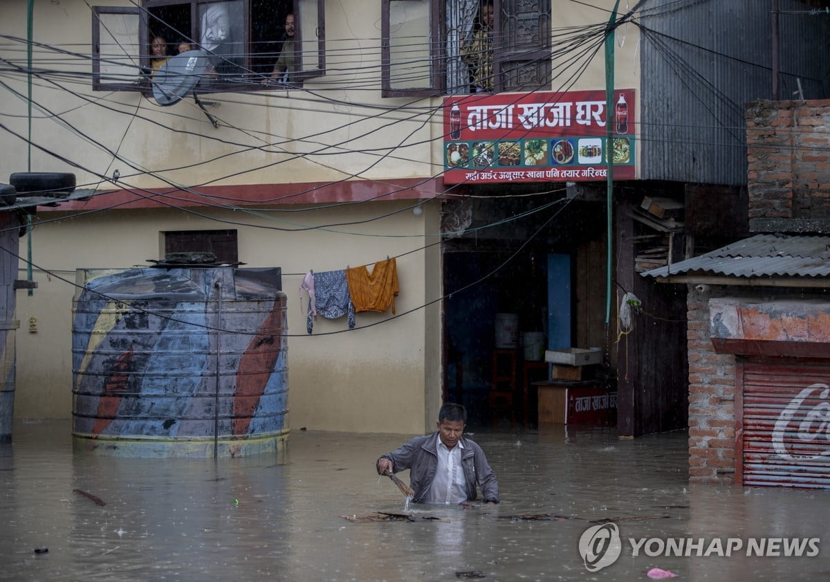 우기 맞은 네팔서 폭우…이틀새 11명 사망
